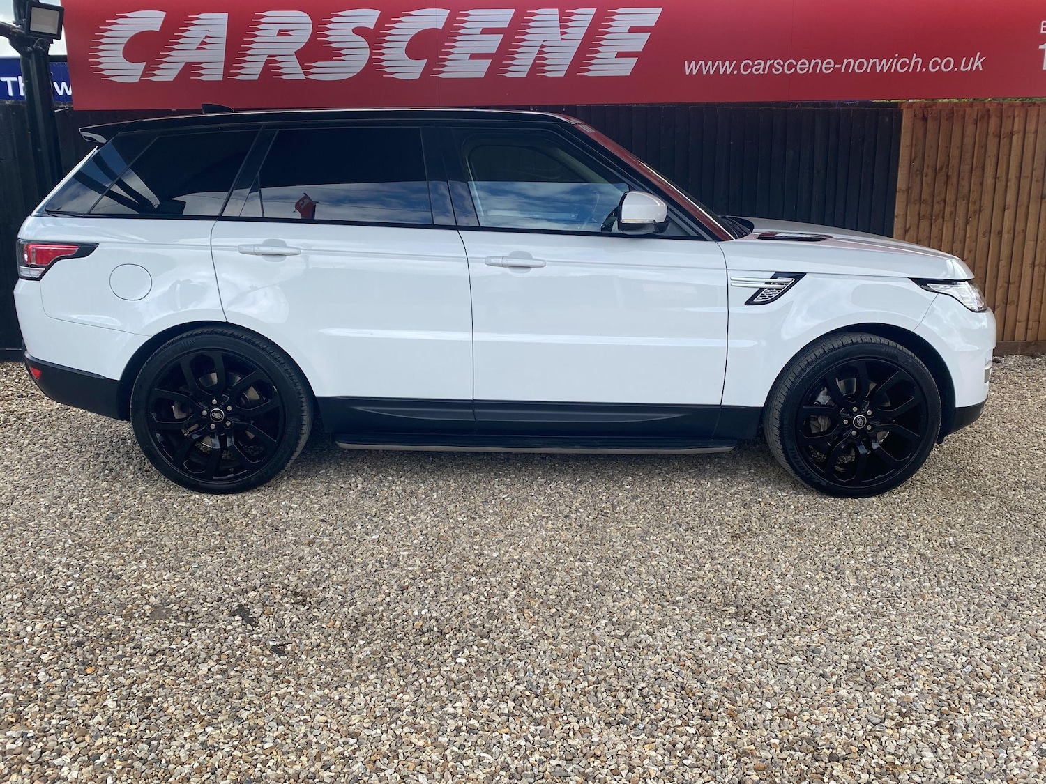 Used Land Rover Range Rover Sport 2017 for sale - 76360598: Photo 2