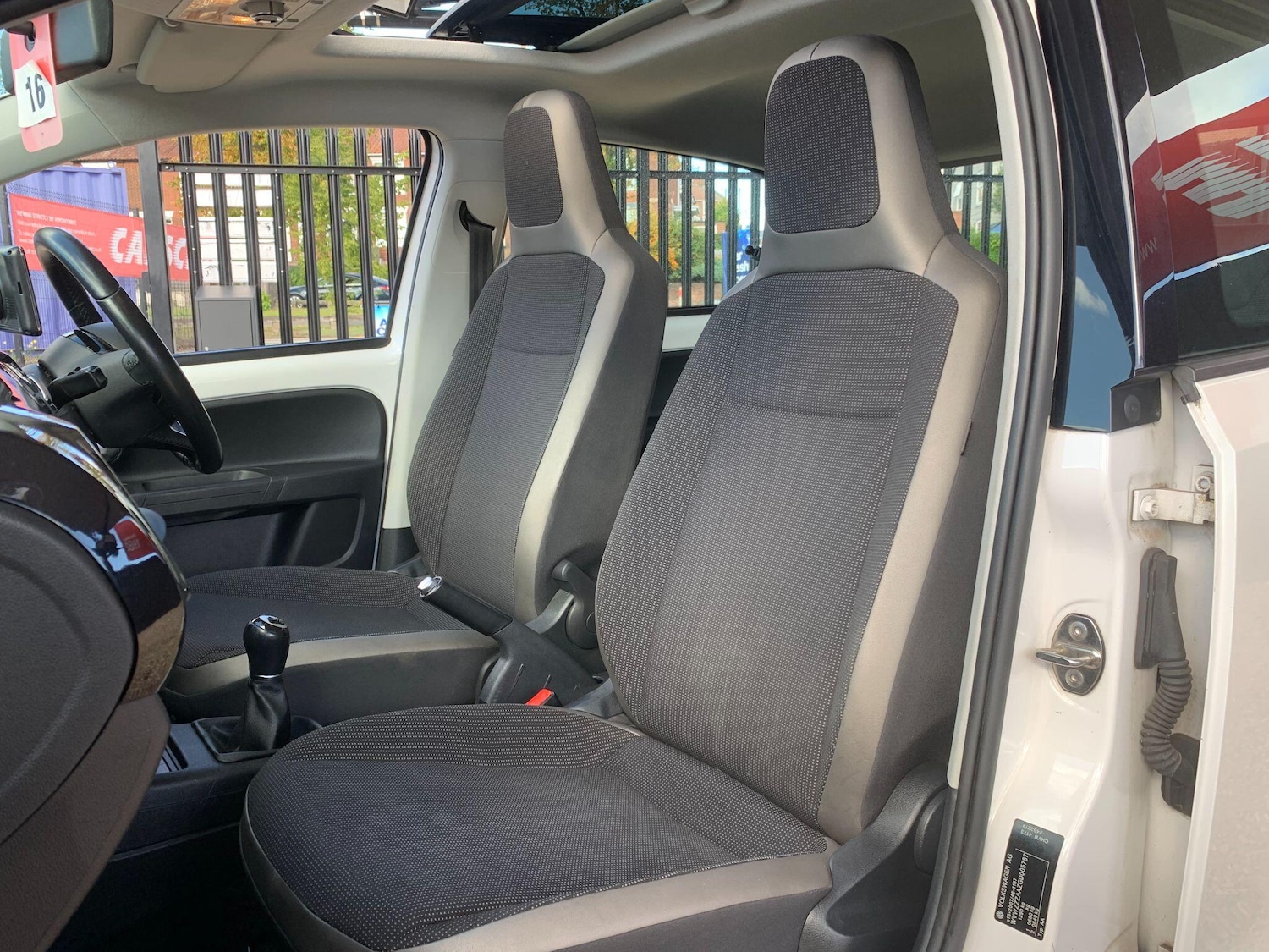 Used Volkswagen up! 2015 for sale - 76020994: Photo 26