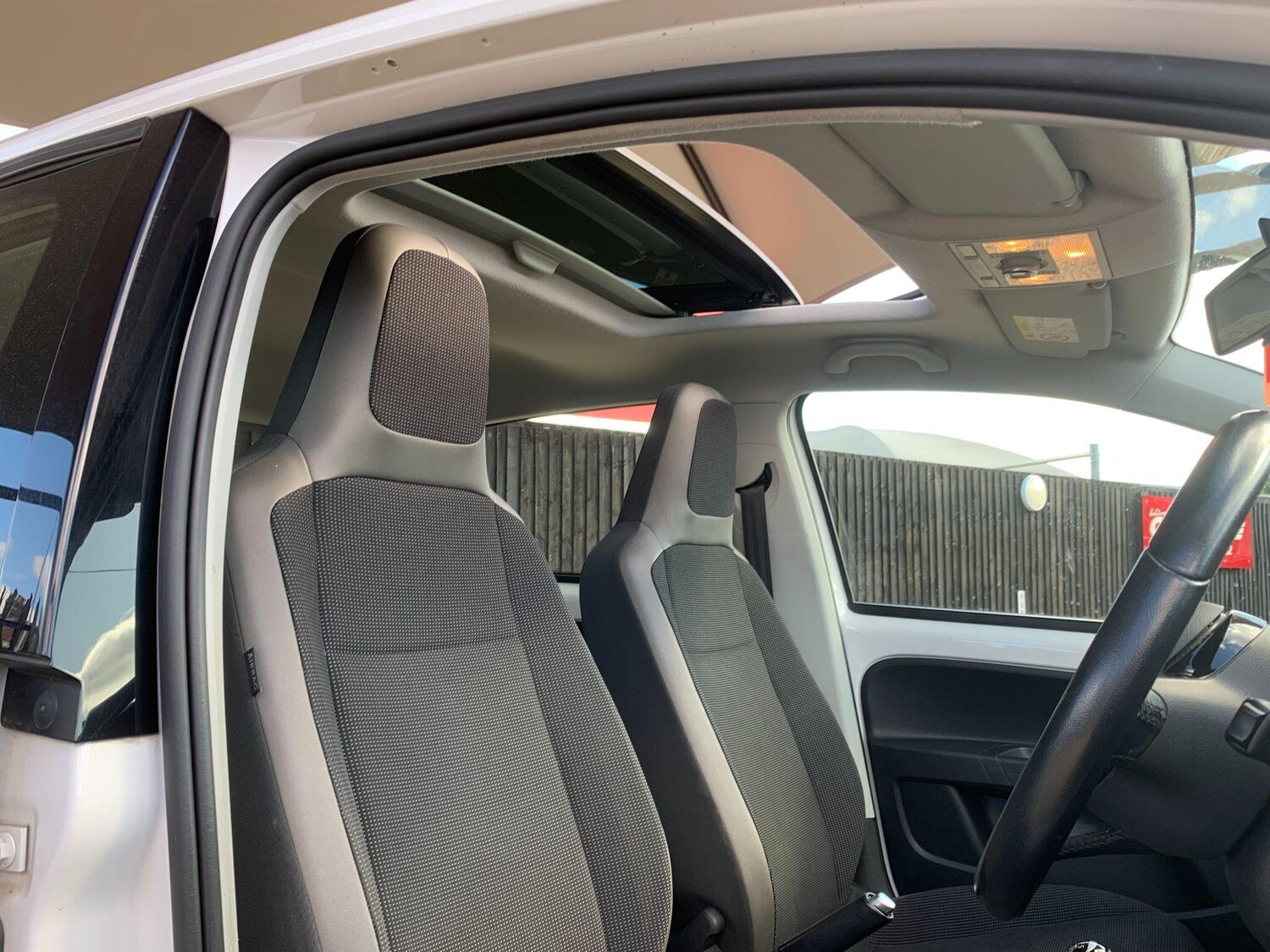 Used Volkswagen up! 2015 for sale - 76020994: Photo 29