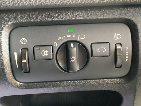 Used Volvo V40 2015 for sale - 76269768: Photo 31