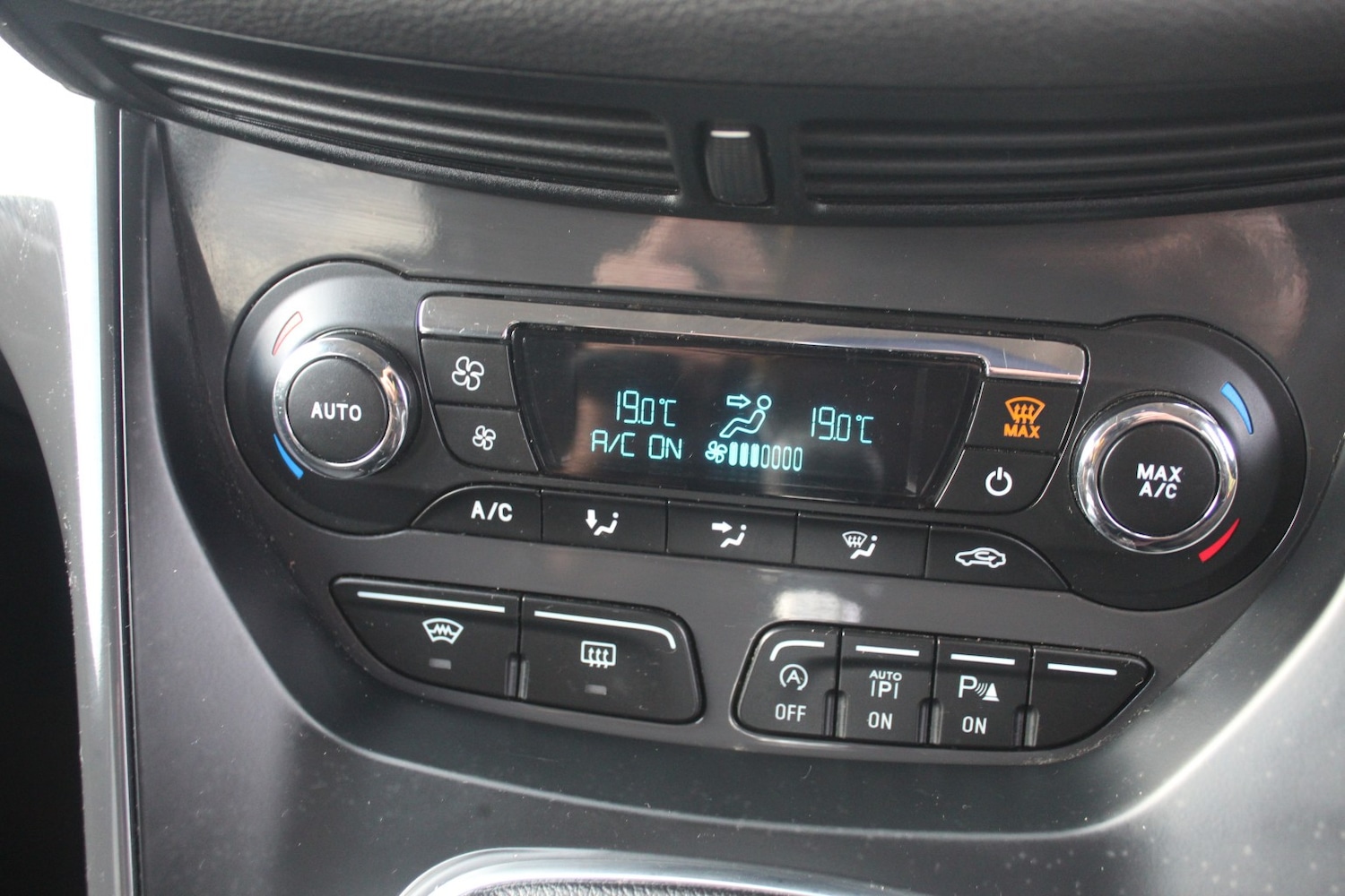 Used Ford Kuga 2015 for sale - 76605891: Photo 22