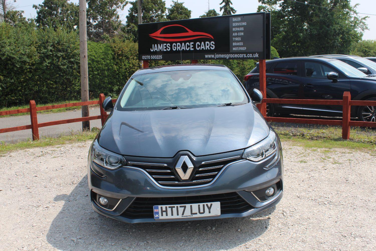 Used Renault Megane 2017 for sale - 76605797: Photo 2
