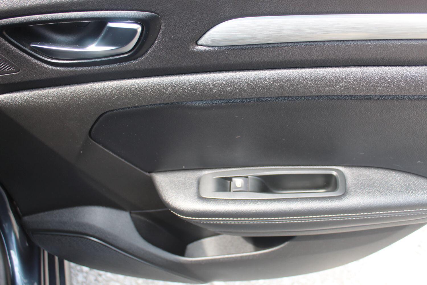 Used Renault Megane 2017 for sale - 76605797: Photo 28