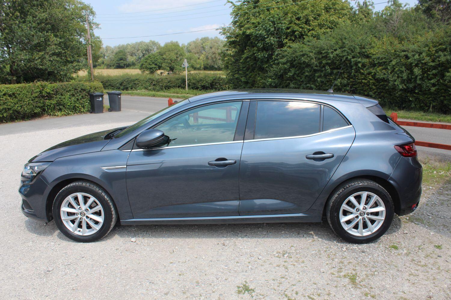 Used Renault Megane 2017 for sale - 76605797: Photo 4