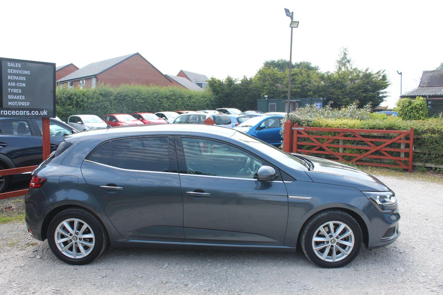 Used Renault Megane 2017 for sale - 76605797: Photo 8