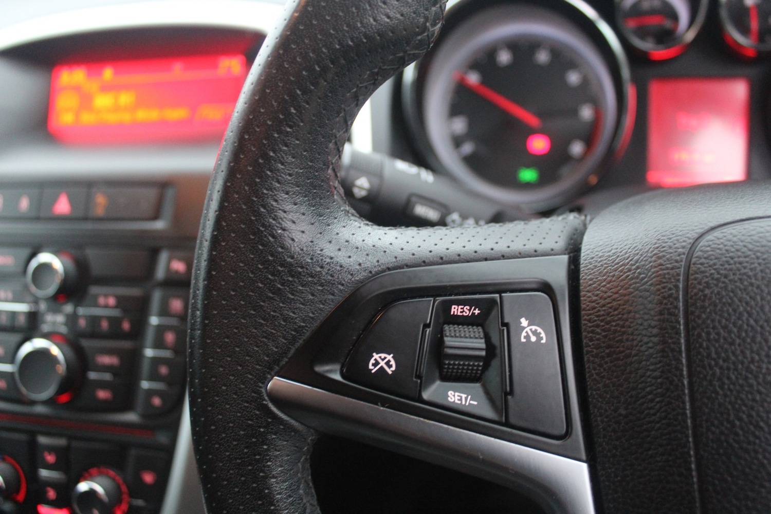 Used Vauxhall Astra 2011 for sale - 77033077: Photo 14