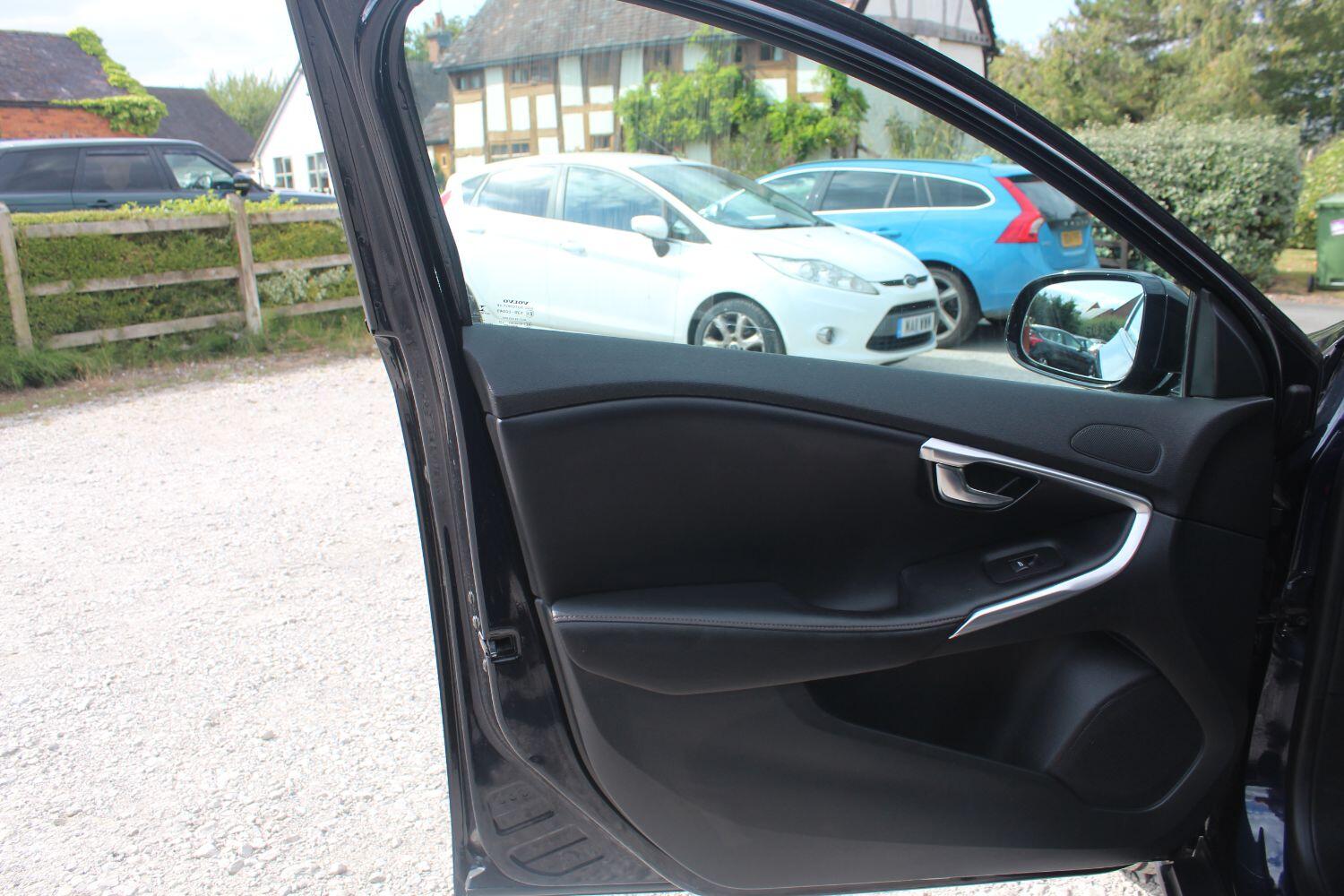 Used Volvo V40 2016 for sale - 77264386: Photo 30