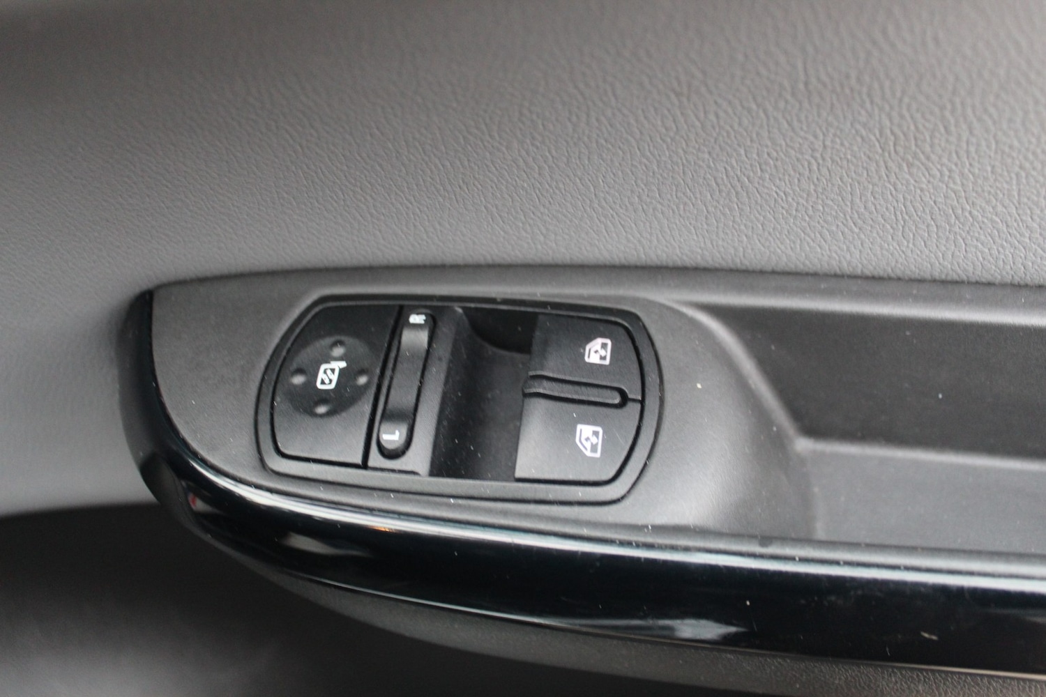 Used Vauxhall Corsa 2015 for sale - 77129469: Photo 19