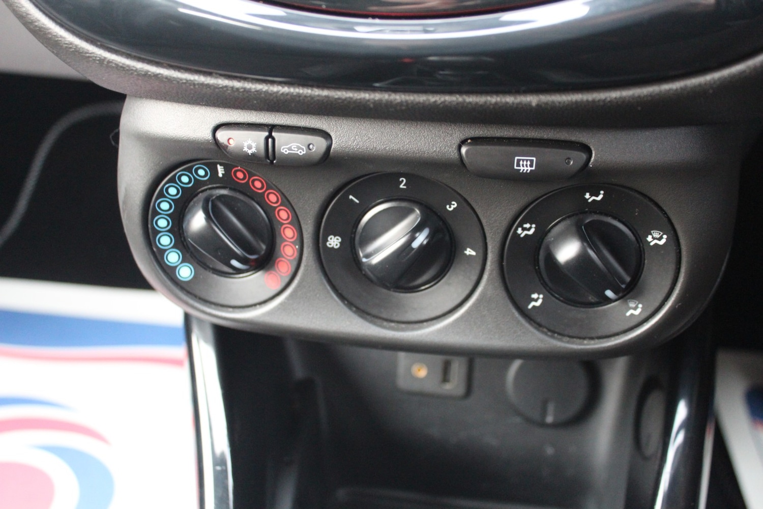 Used Vauxhall Corsa 2015 for sale - 77129469: Photo 23