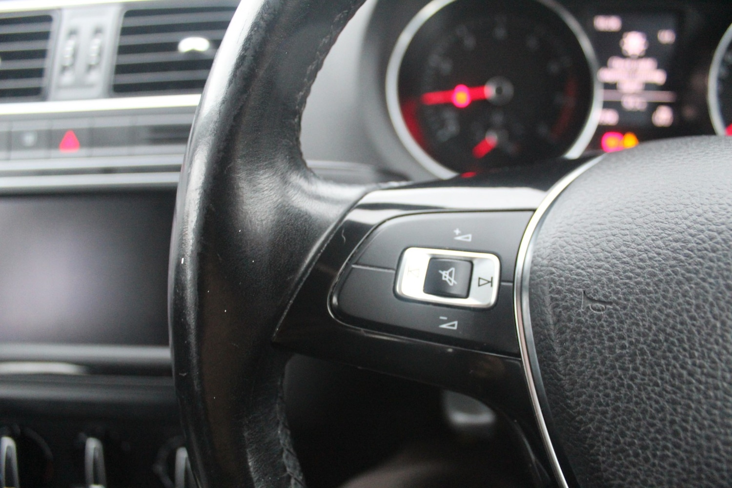 Used Volkswagen Polo 2015 for sale - 76605839: Photo 13