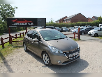 Used Peugeot 208 2013 for sale - 78674004: Photo