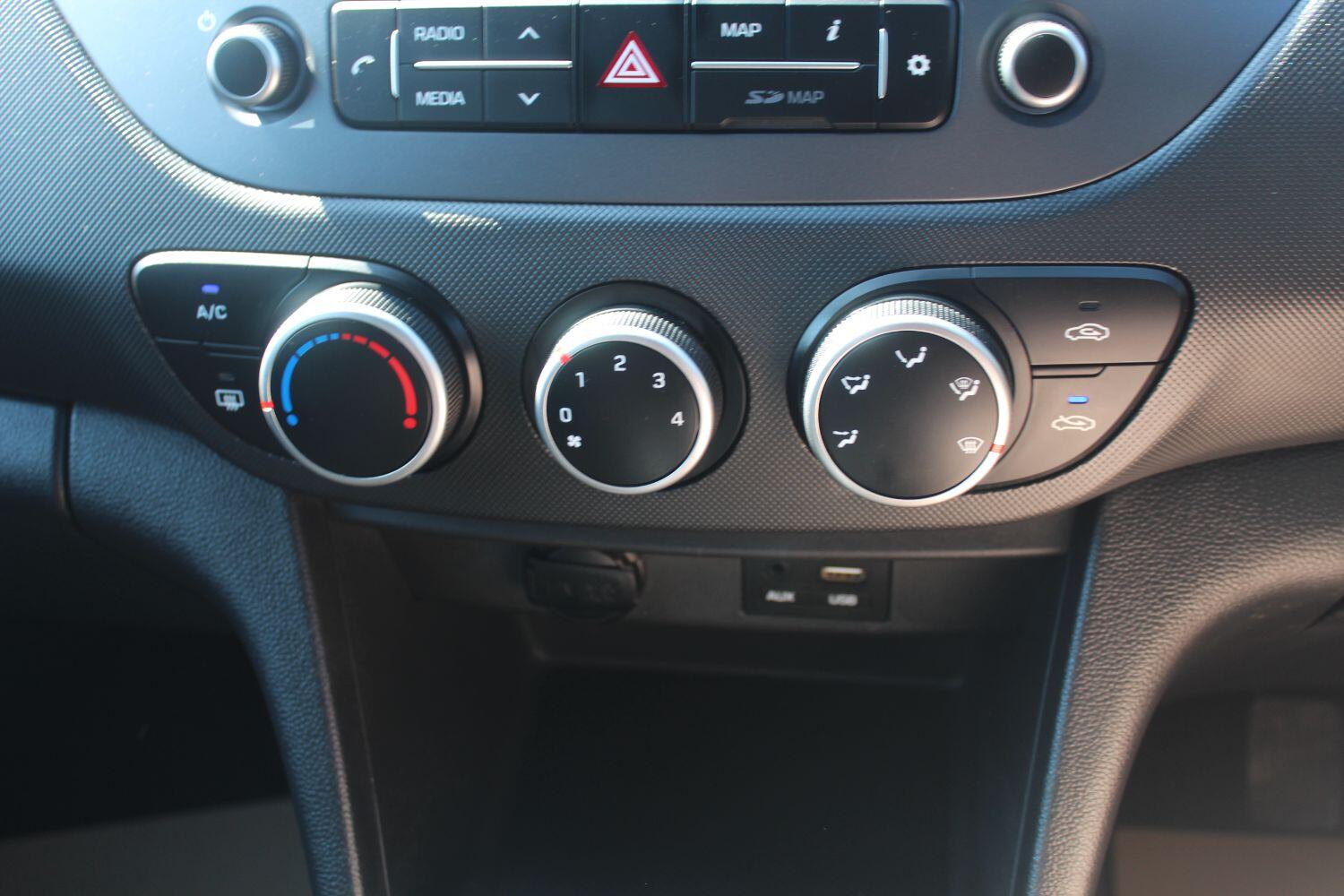 Used Hyundai i10 2018 for sale - 76583319: Photo 35