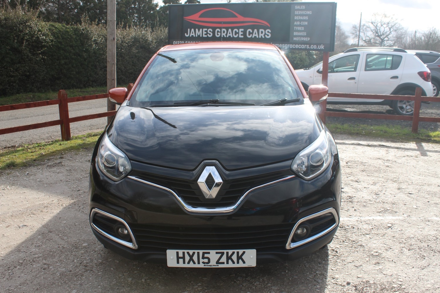Used Renault Captur 2015 for sale - 77656276: Photo 2