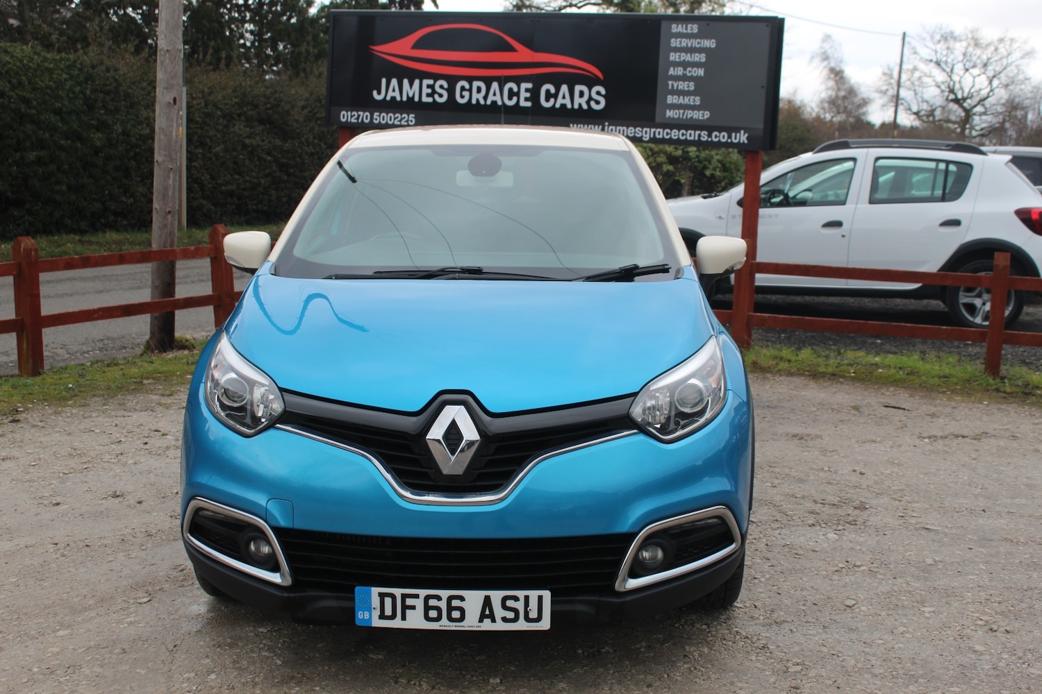 Used Renault Captur 2016 for sale - 77632512: Photo 2