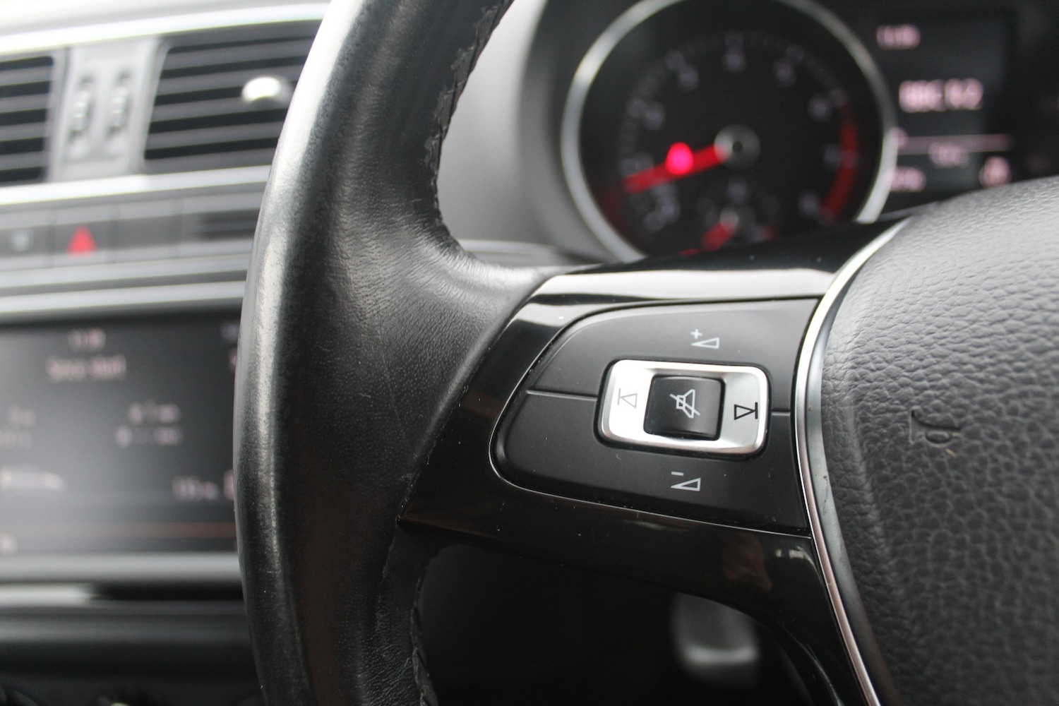 Used Volkswagen Polo 2015 for sale - 77937963: Photo 23