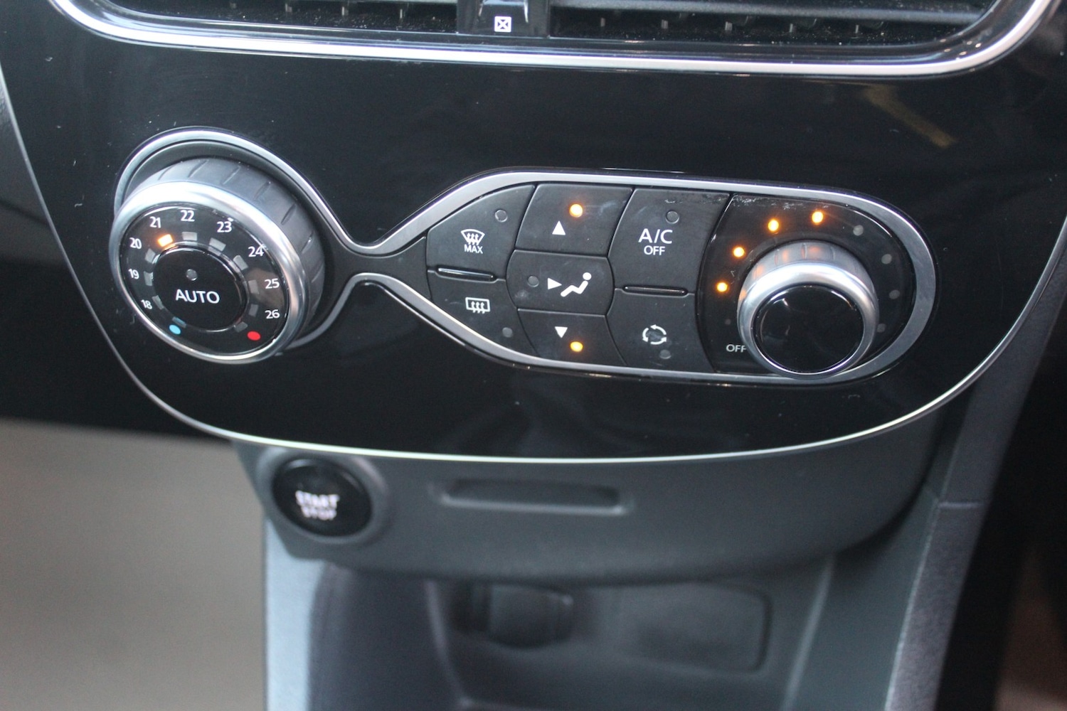 Used Renault Clio 2017 for sale - 77349782: Photo 18