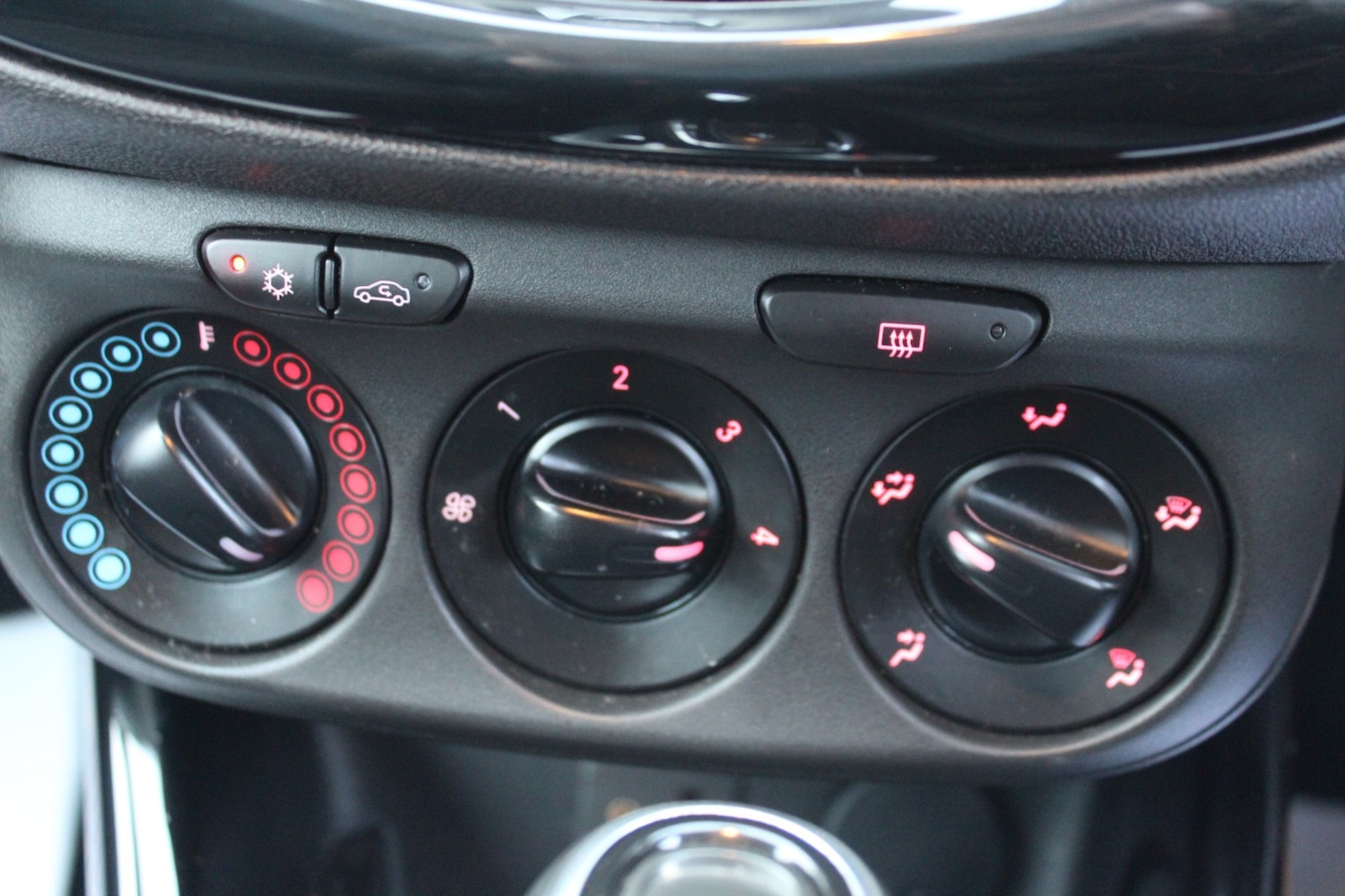 Used Vauxhall Corsa 2015 for sale - 77584553: Photo 24