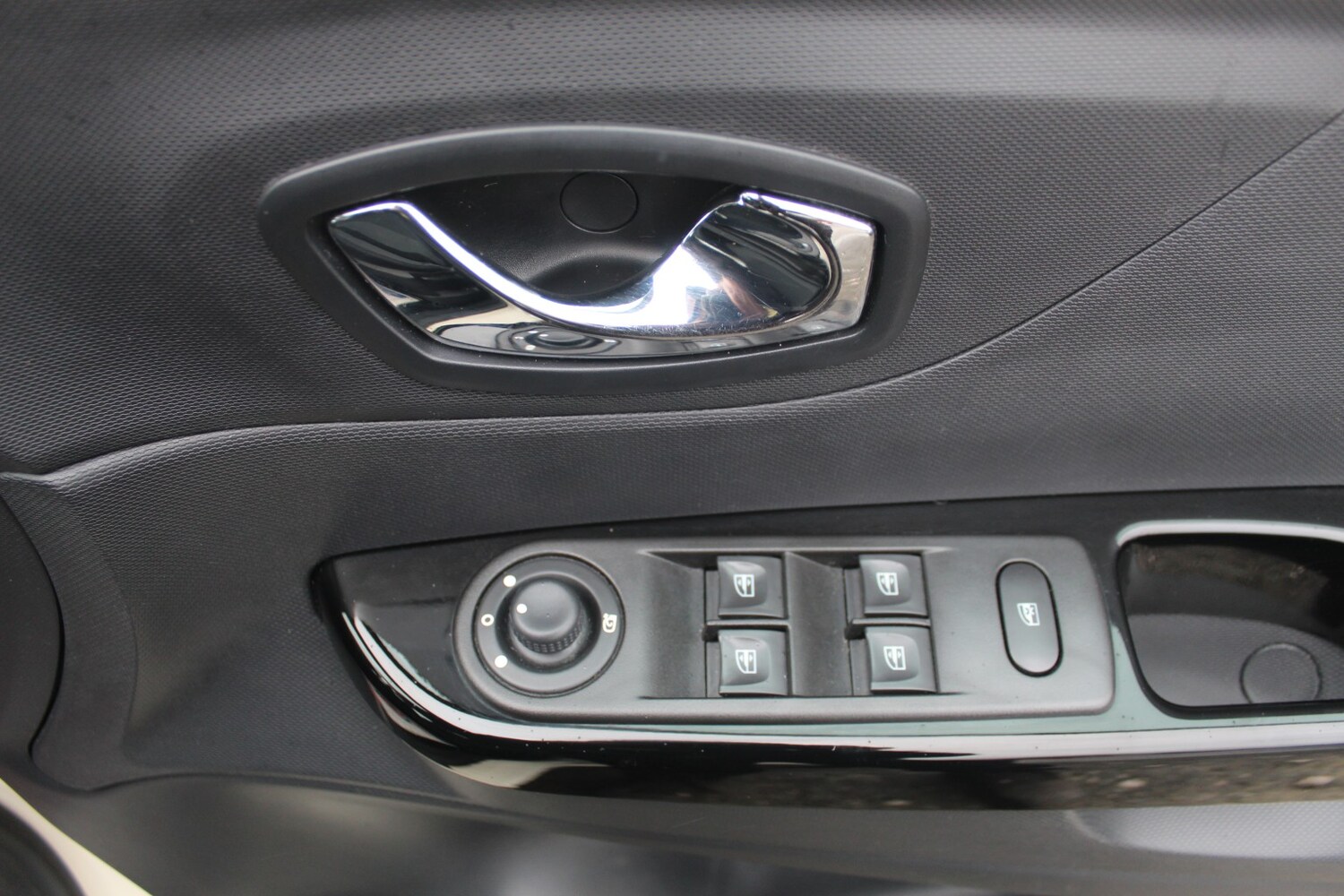 Used Renault Captur 2014 for sale - 77342561: Photo 15