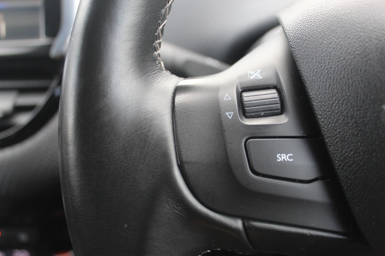 Used Peugeot 2008 2014 for sale - 77584557: Photo 19