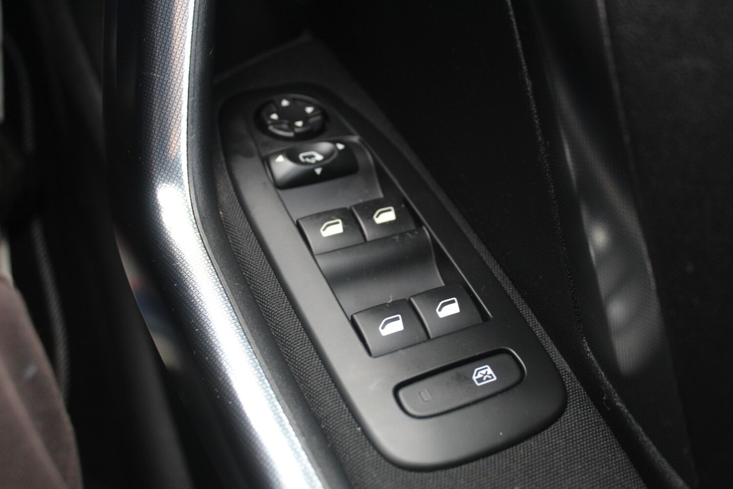 Used Peugeot 2008 2014 for sale - 77584557: Photo 21