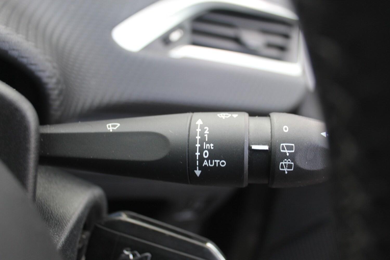 Used Peugeot 2008 2014 for sale - 77584557: Photo 23