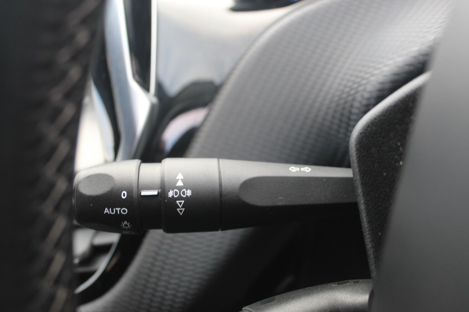 Used Peugeot 2008 2014 for sale - 77584557: Photo 25