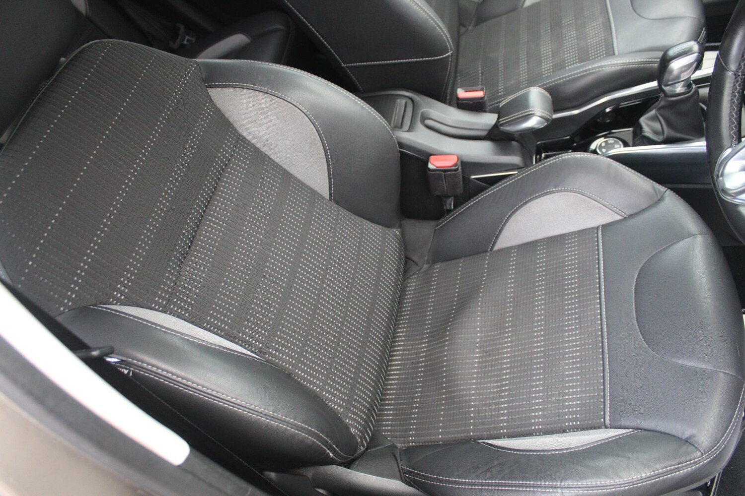 Used Peugeot 2008 2014 for sale - 77584557: Photo 27