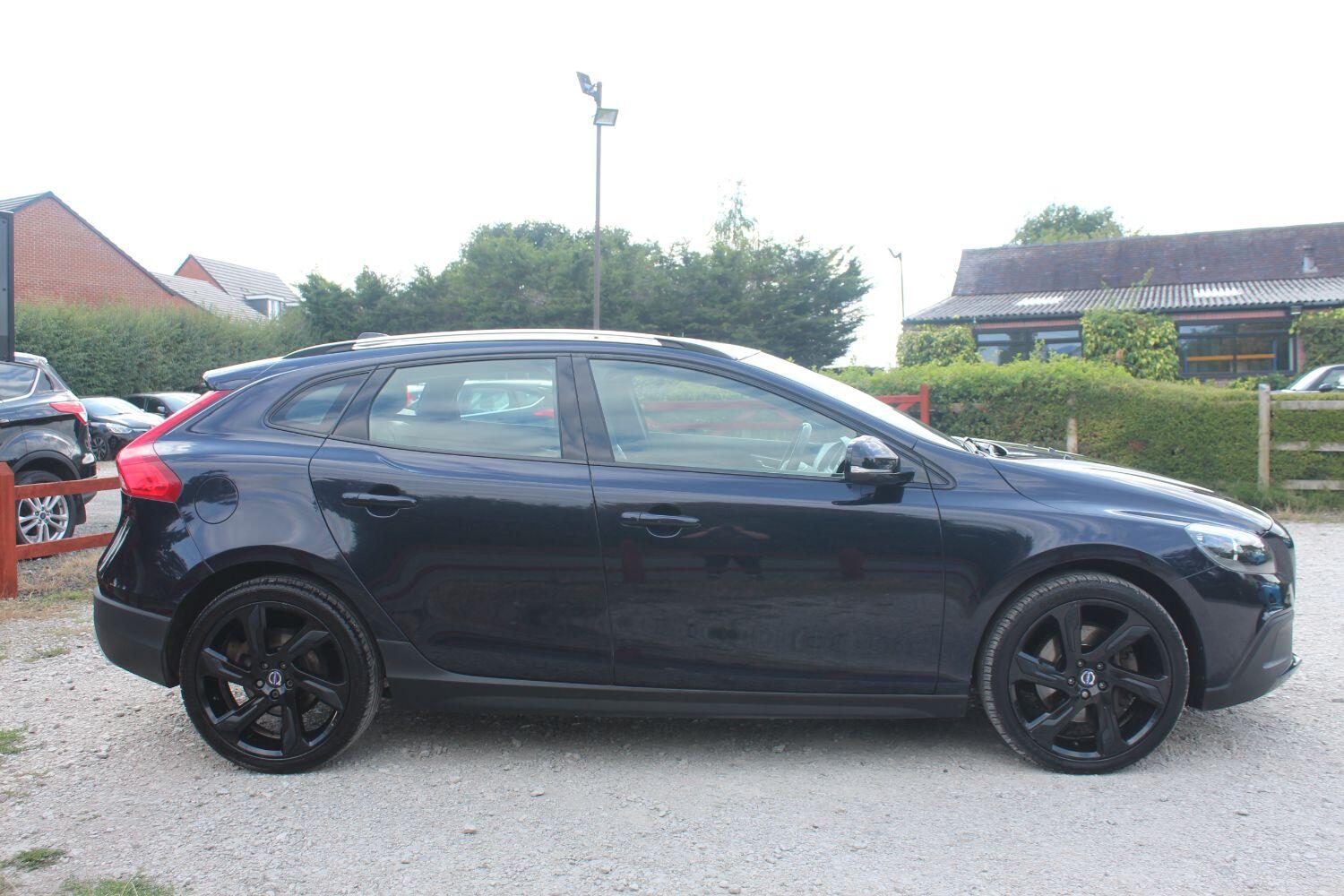 Used Volvo V40 2016 for sale - 76935271: Photo 10