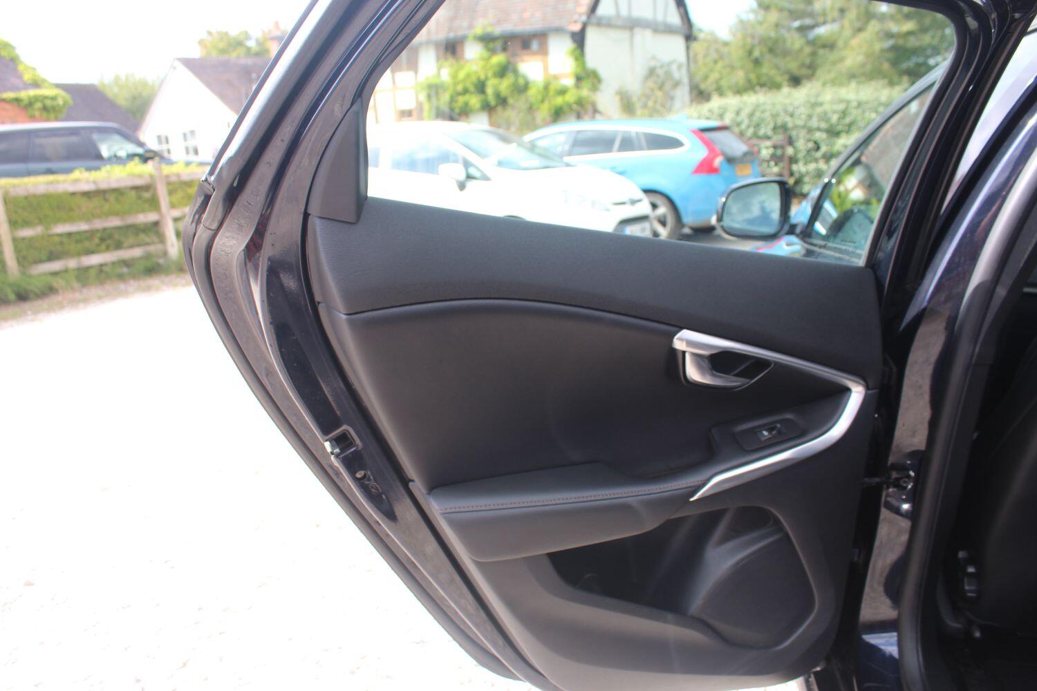 Used Volvo V40 2016 for sale - 76935271: Photo 28