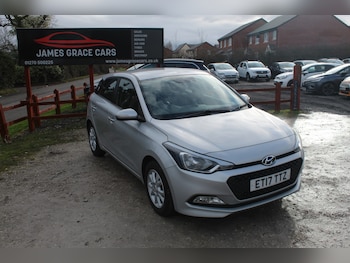Used Hyundai i20 2017 for sale - 77395217: Photo