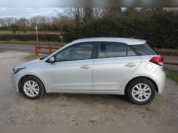 Used Hyundai i20 2017 for sale - 77395217: Photo