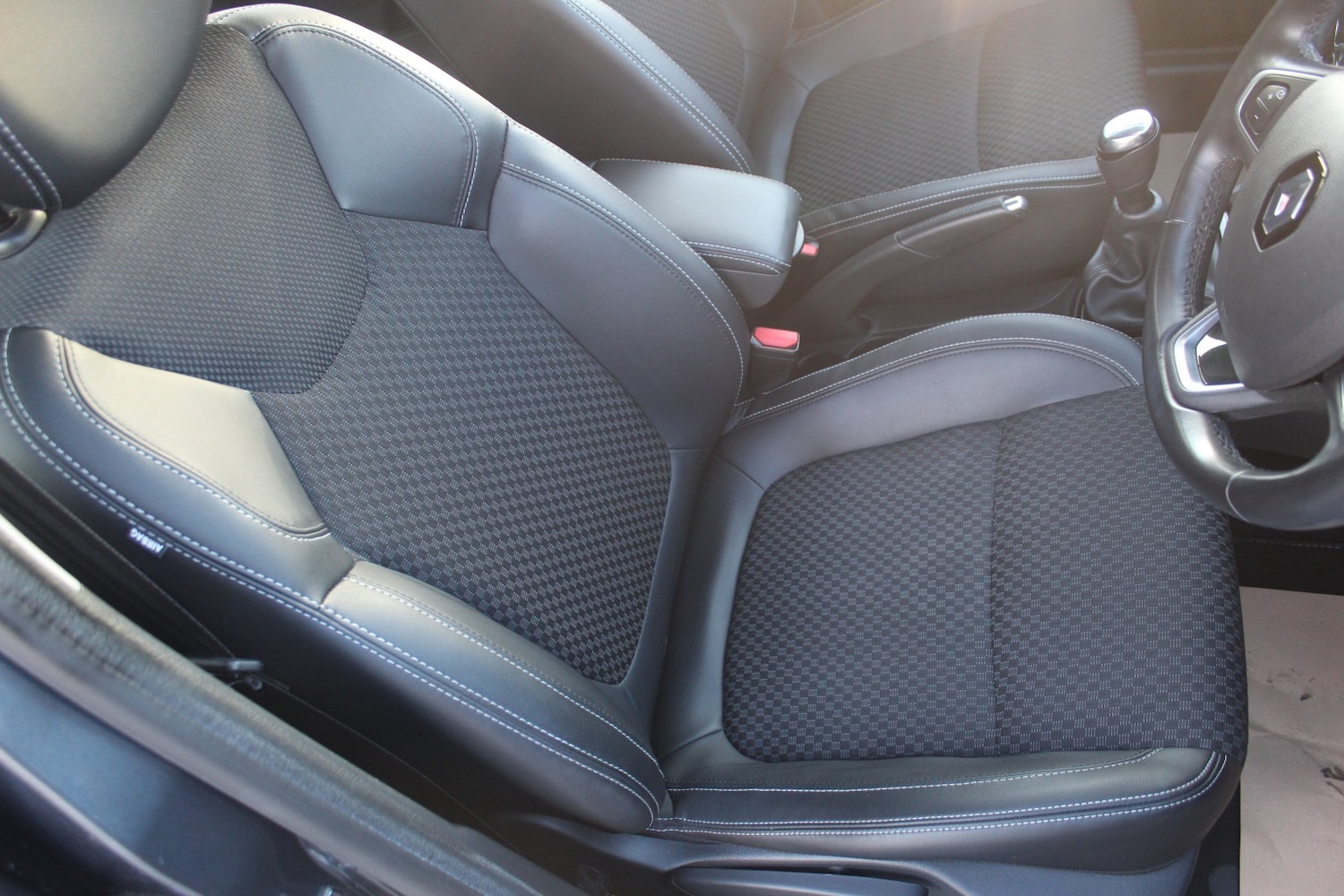 Used Renault Clio 2017 for sale - 76605669: Photo 25