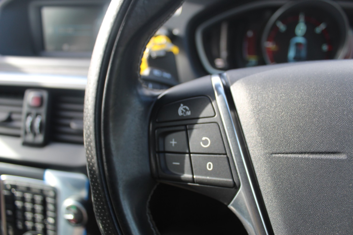 Used Volvo V40 2014 for sale - 78045514: Photo 20