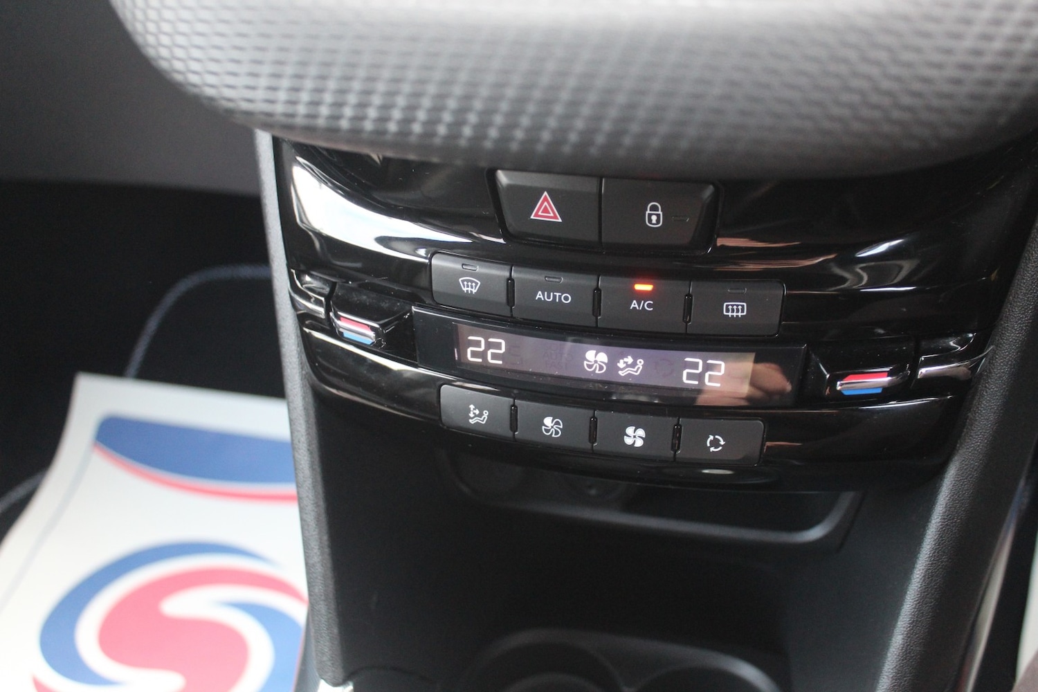 Used Peugeot 2008 2014 for sale - 76974274: Photo 14