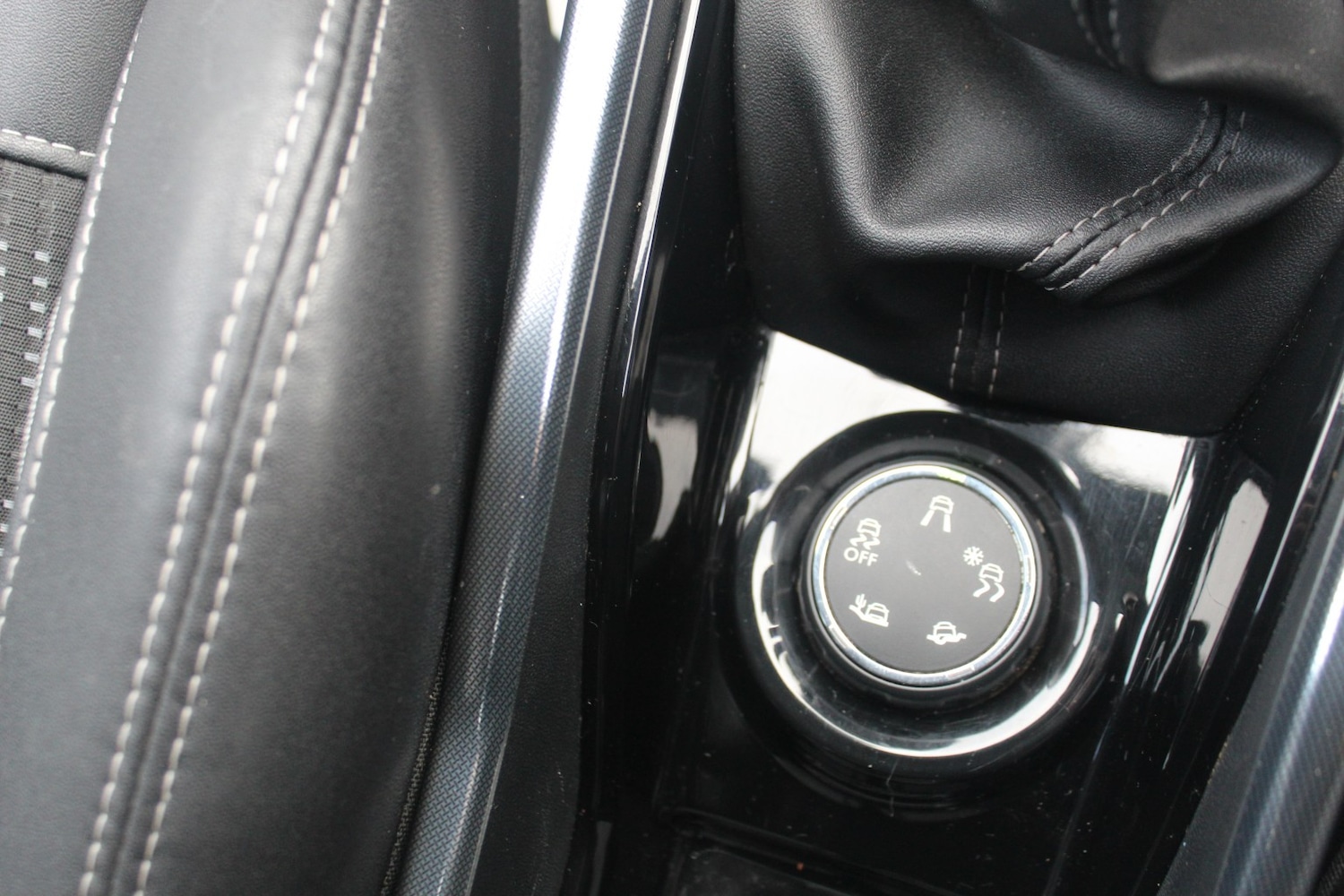 Used Peugeot 2008 2014 for sale - 76974274: Photo 15