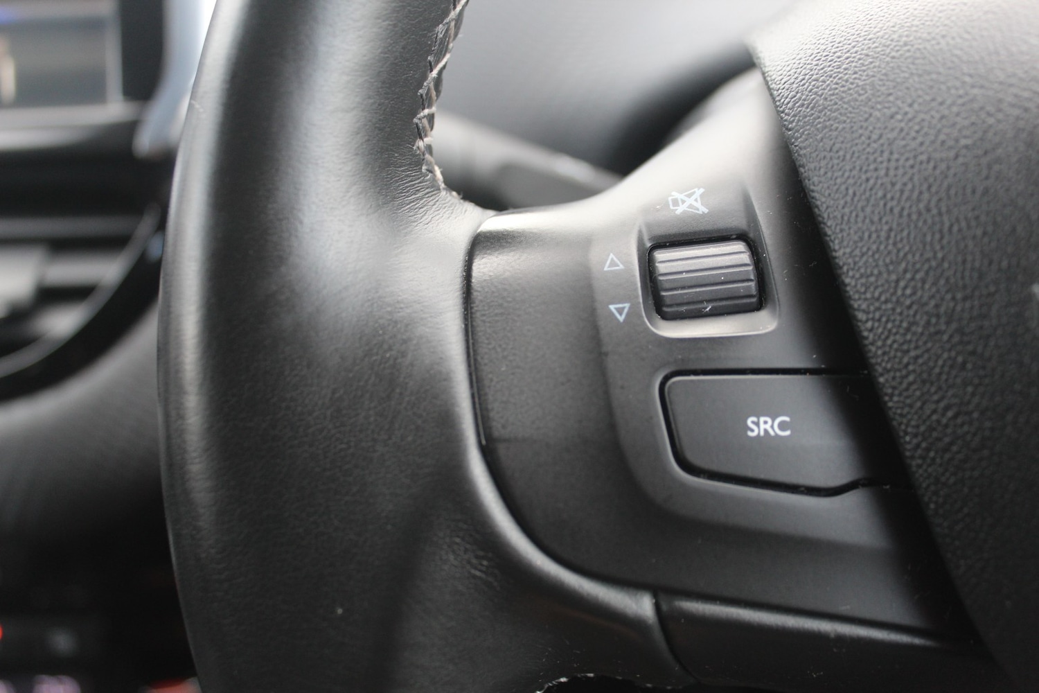 Used Peugeot 2008 2014 for sale - 76974274: Photo 19