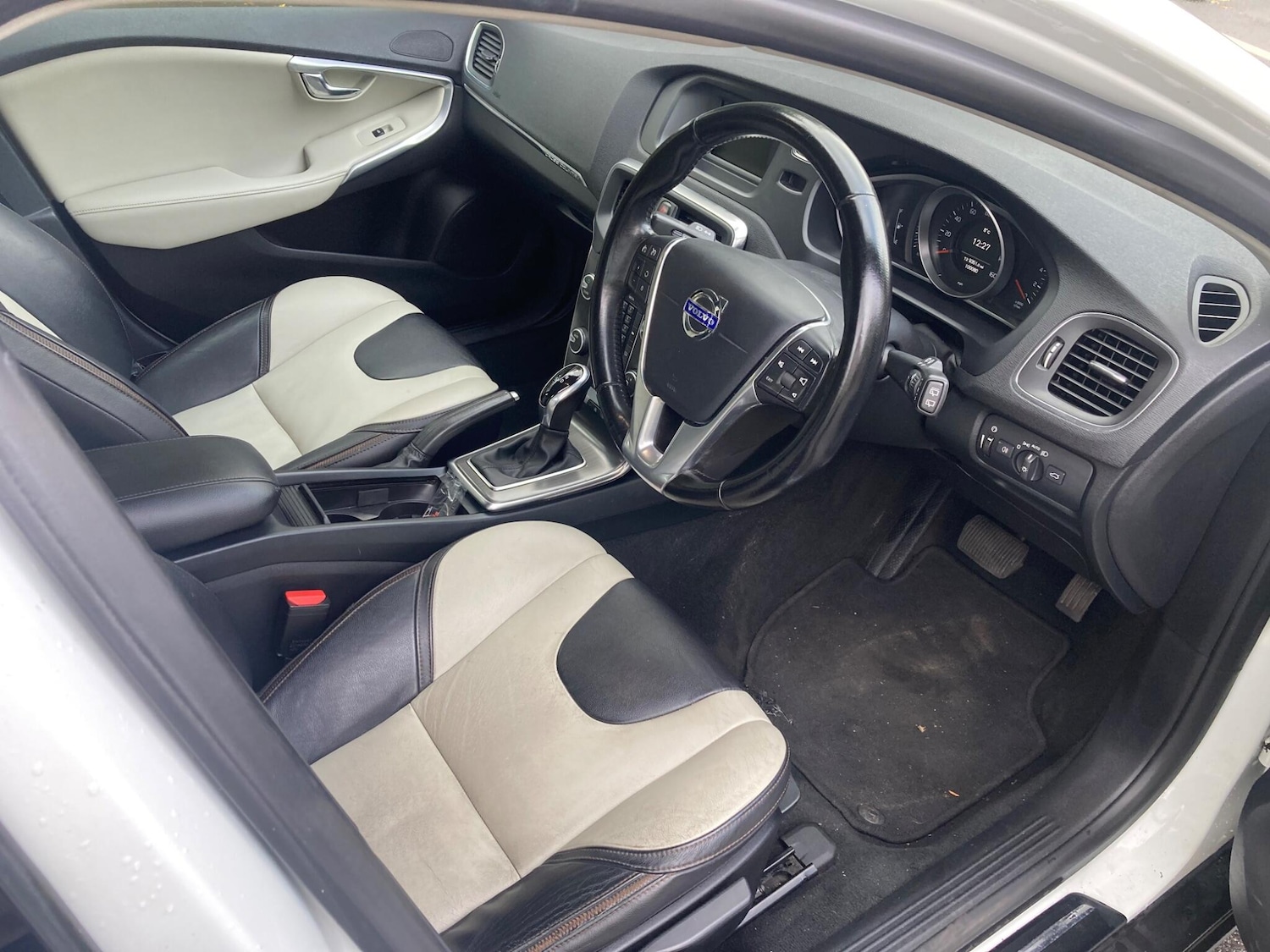 Used Volvo V40 Cross Country 2014 for sale - 76349164: Photo 12