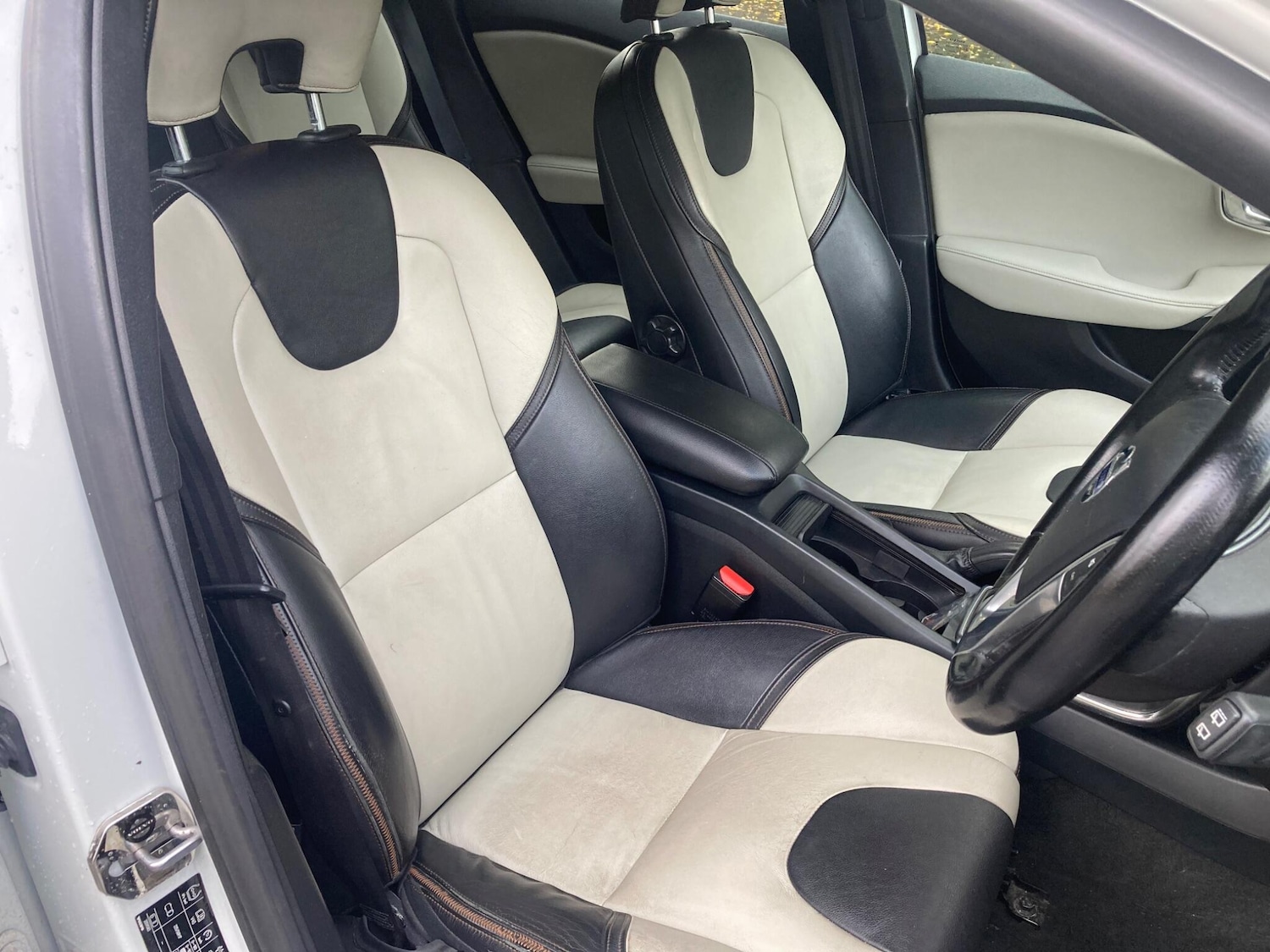 Used Volvo V40 Cross Country 2014 for sale - 76349164: Photo 14