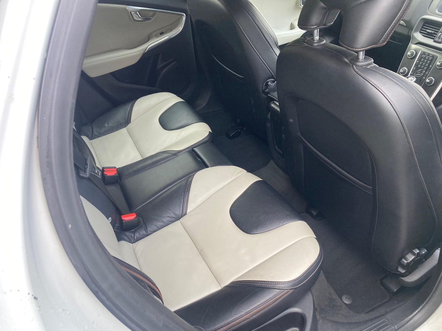 Used Volvo V40 Cross Country 2014 for sale - 76349164: Photo 16