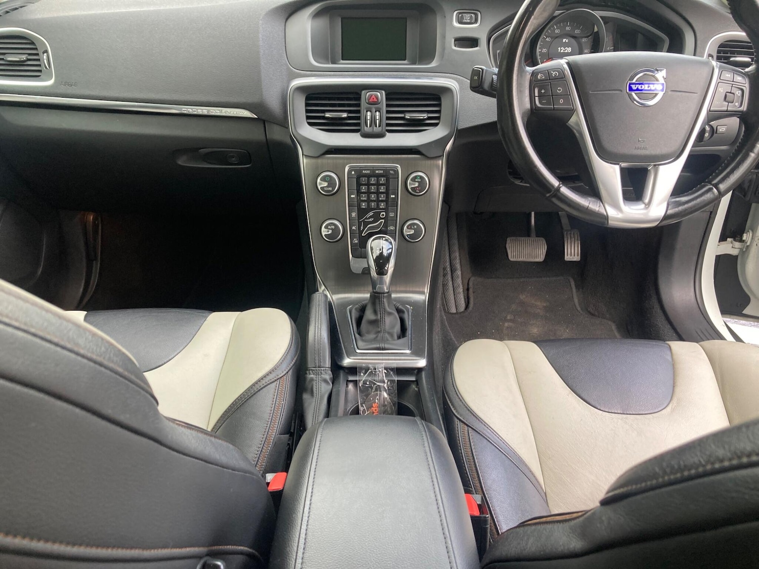 Used Volvo V40 Cross Country 2014 for sale - 76349164: Photo 25