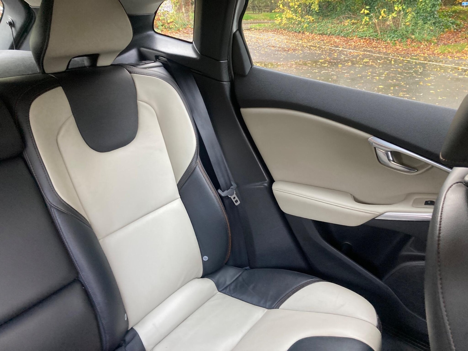 Used Volvo V40 Cross Country 2014 for sale - 76349164: Photo 31