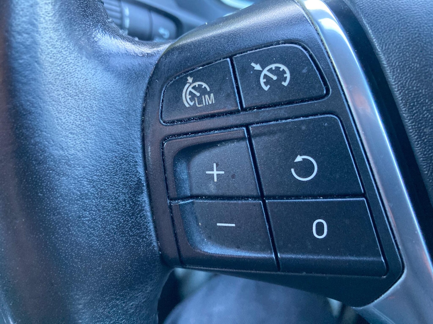 Used Volvo V40 2016 for sale - 76752595: Photo 31