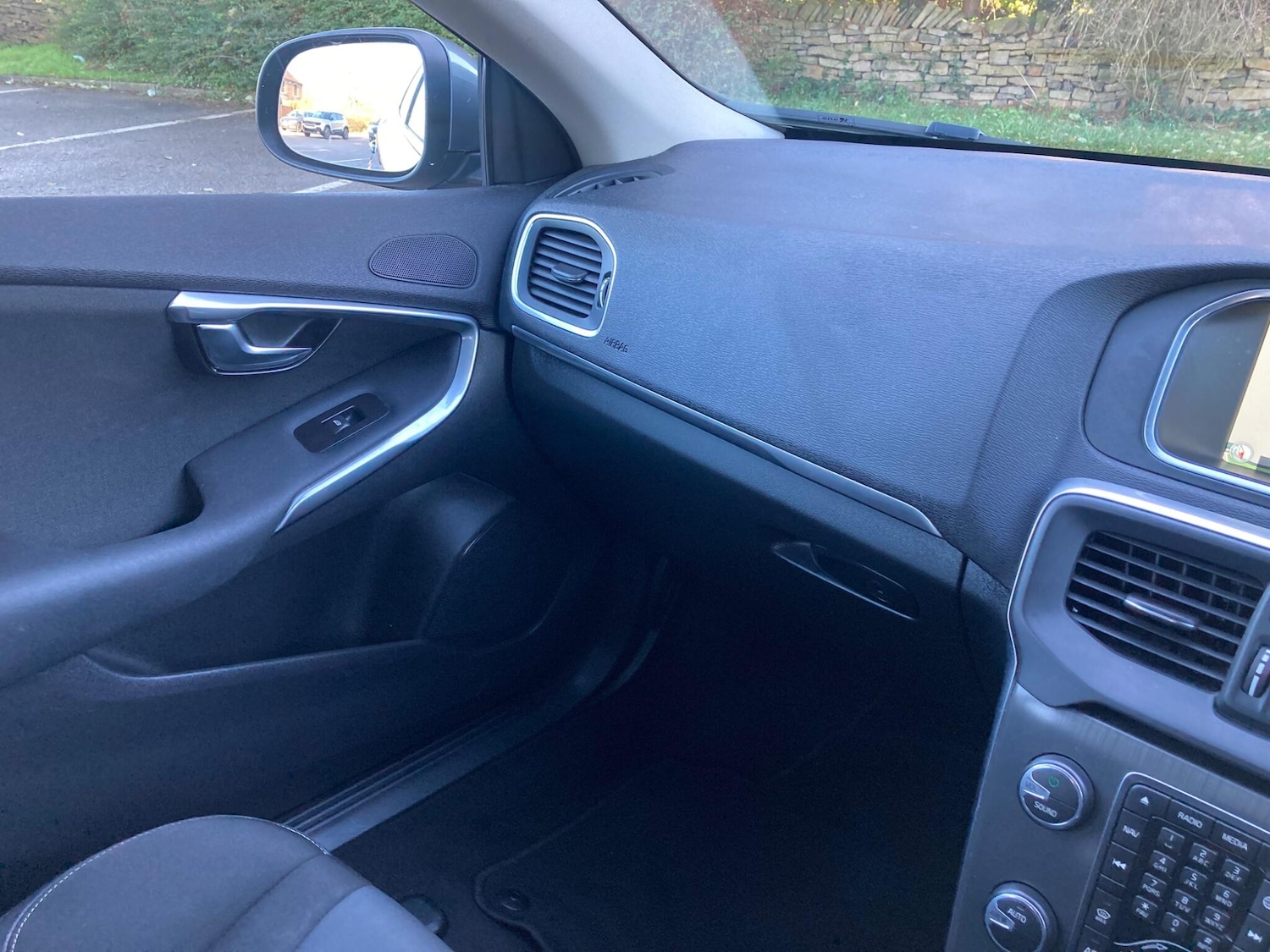 Used Volvo V40 2016 for sale - 76752595: Photo 32