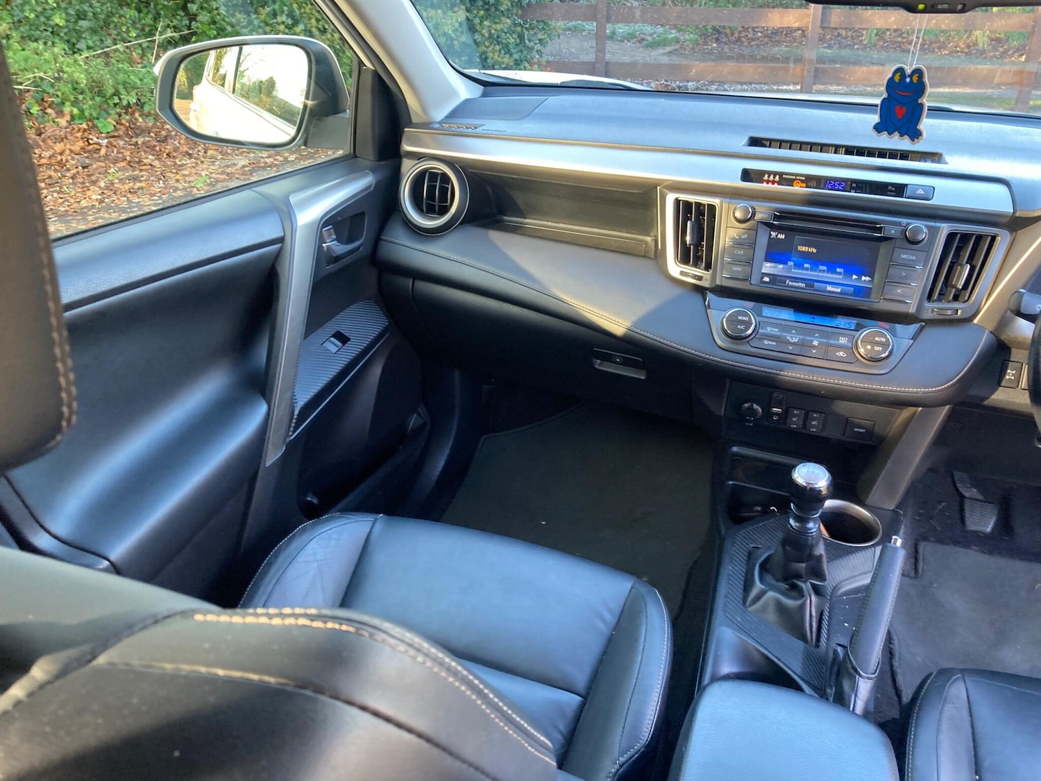 Used Toyota RAV4 2015 for sale - 76634064: Photo 28