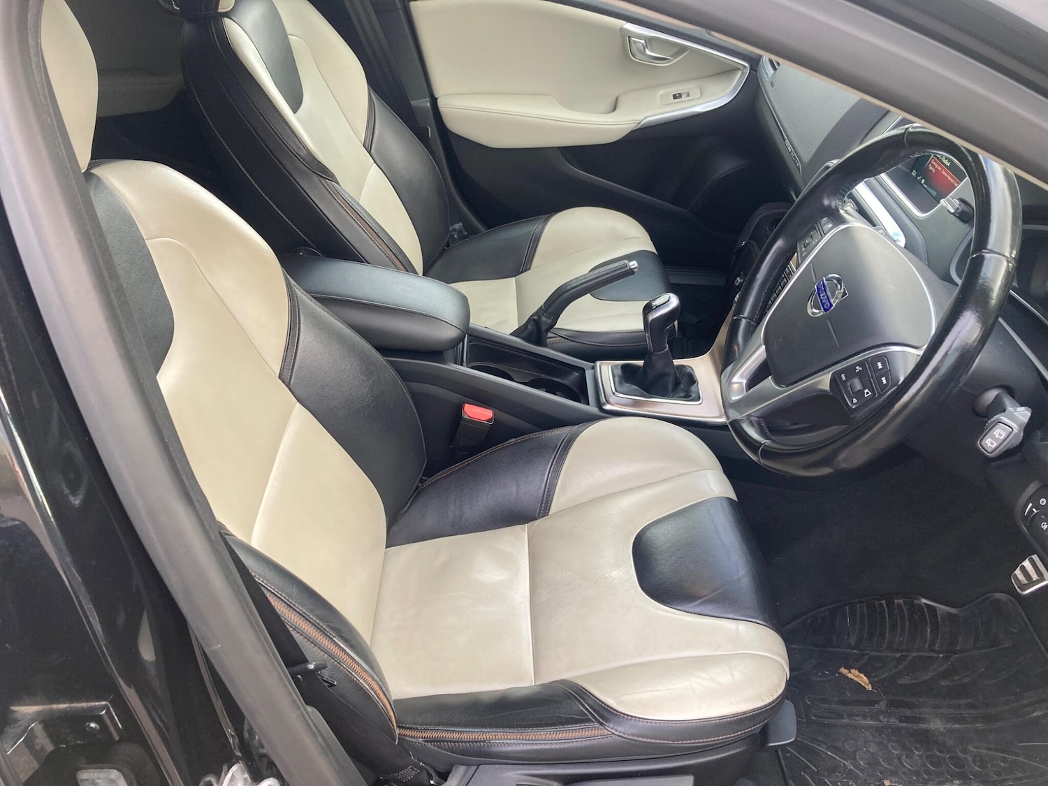 Used Volvo V40 Cross Country 2014 for sale - 76572539: Photo 11