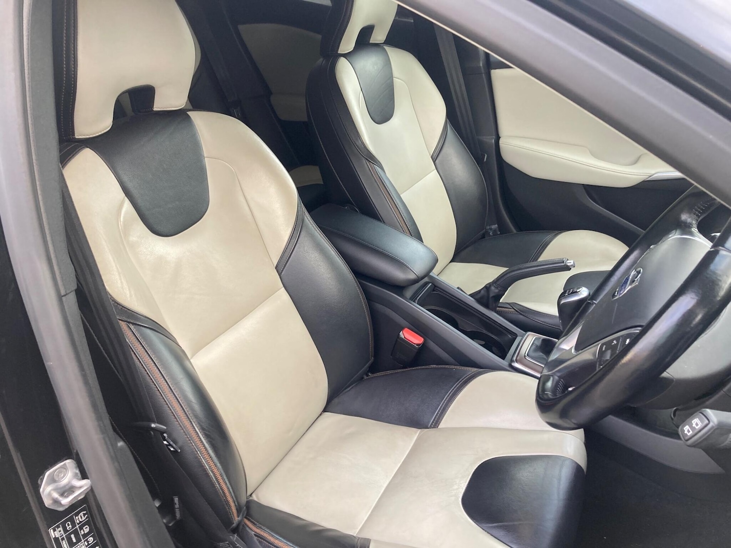 Used Volvo V40 Cross Country 2014 for sale - 76572539: Photo 13