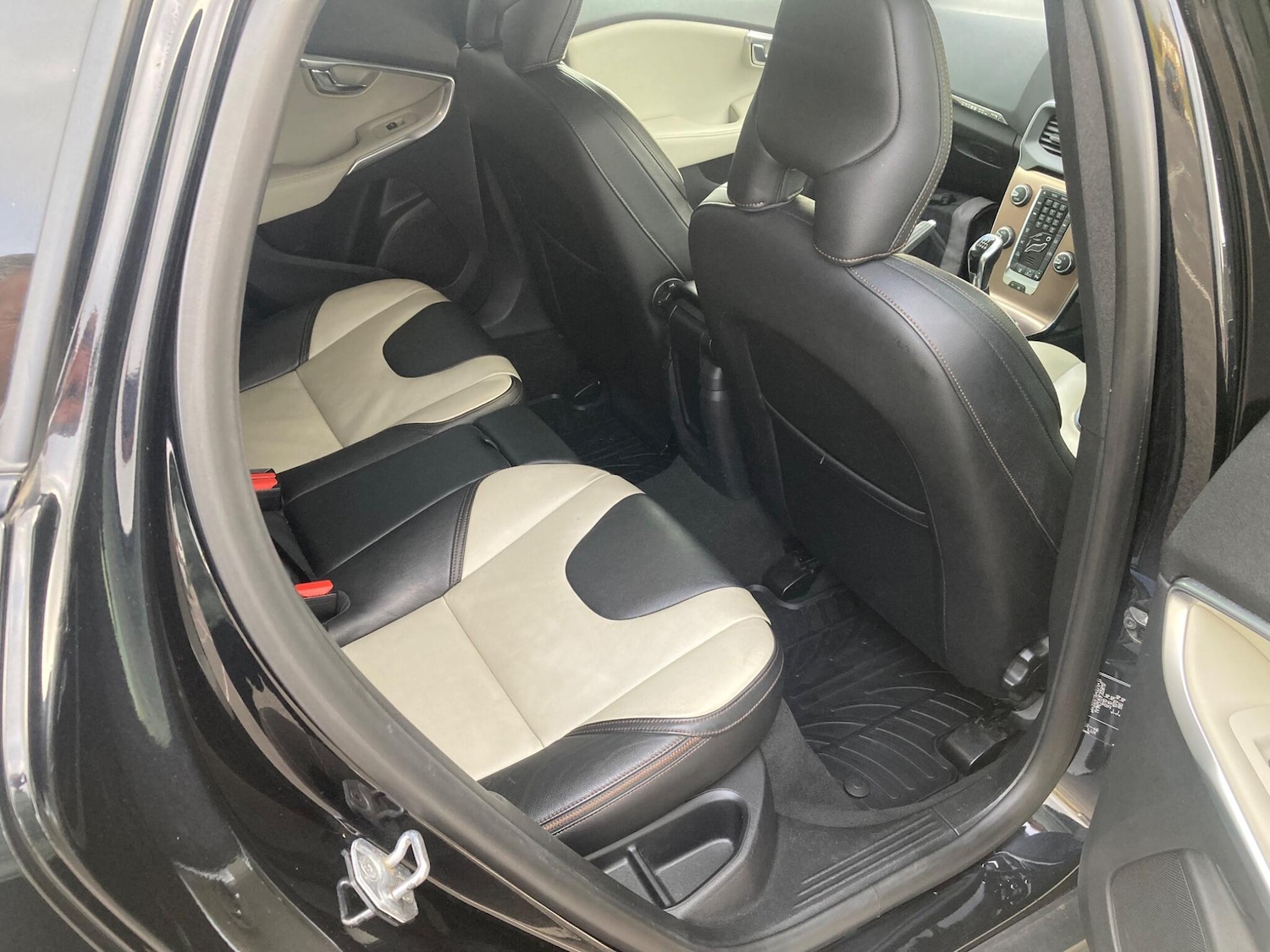 Used Volvo V40 Cross Country 2014 for sale - 76572539: Photo 14