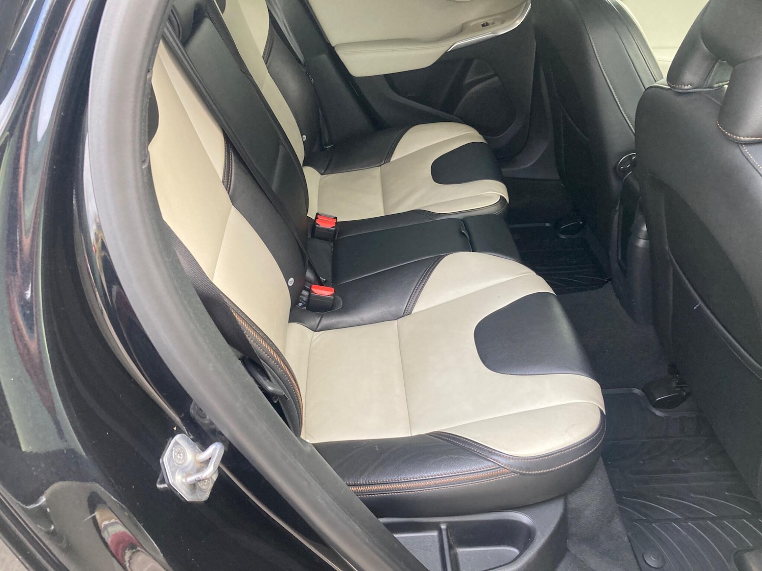 Used Volvo V40 Cross Country 2014 for sale - 76572539: Photo 15