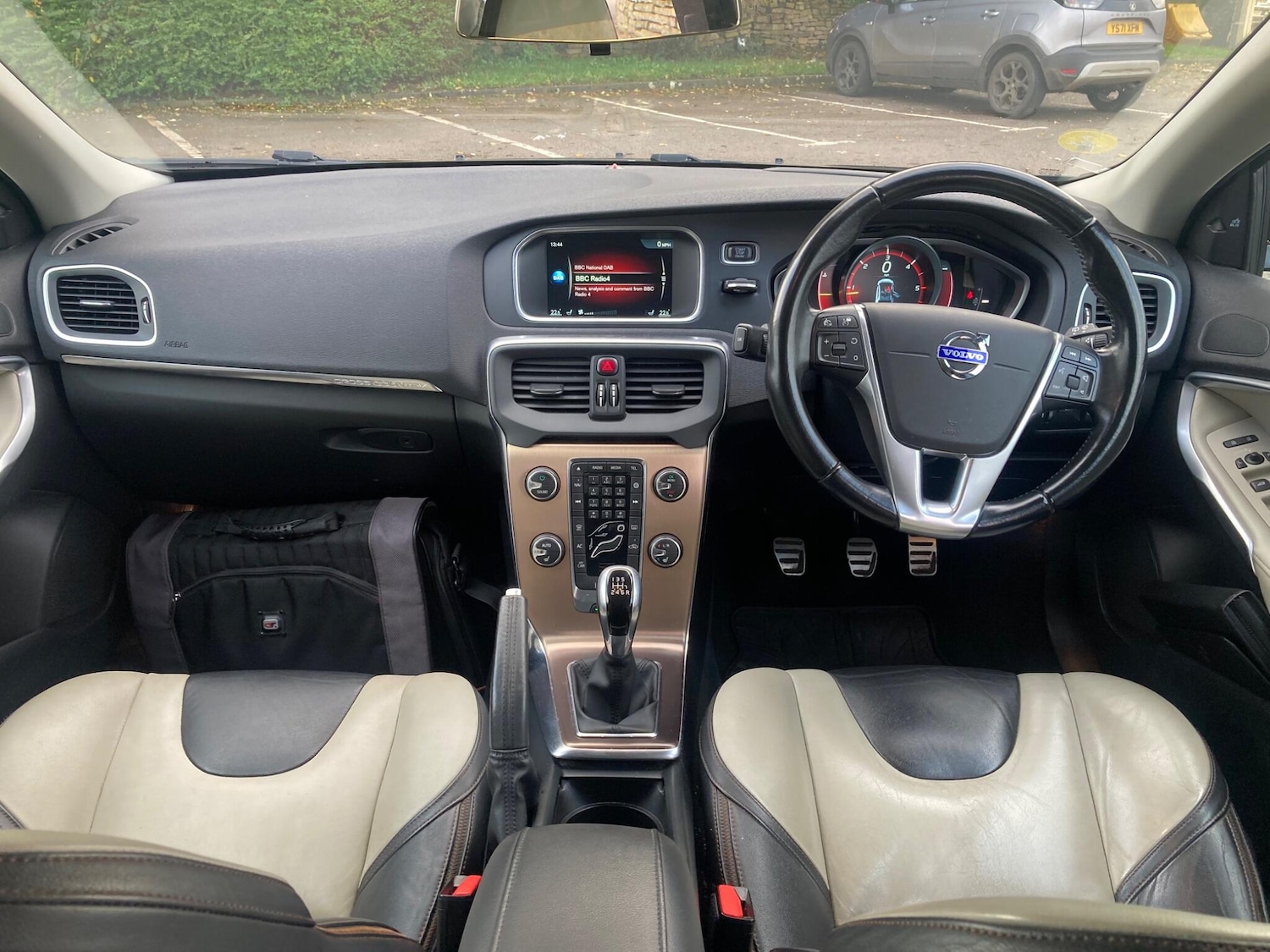 Used Volvo V40 Cross Country 2014 for sale - 76572539: Photo 21