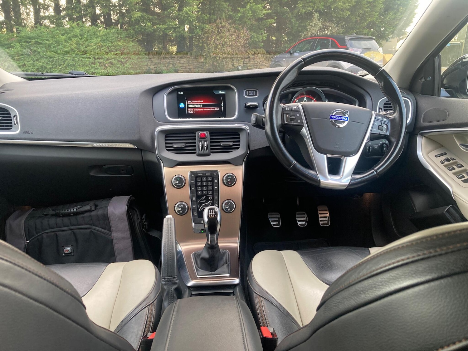 Used Volvo V40 Cross Country 2014 for sale - 76572539: Photo 22